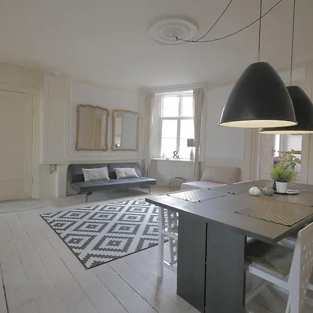 Direct Inner City 2 Apartment *