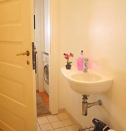 Apartment Direct Inner City 2 *