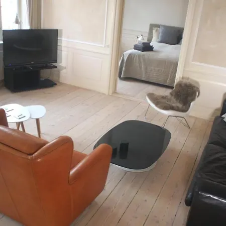 Apartment Direct Inner City 2 *